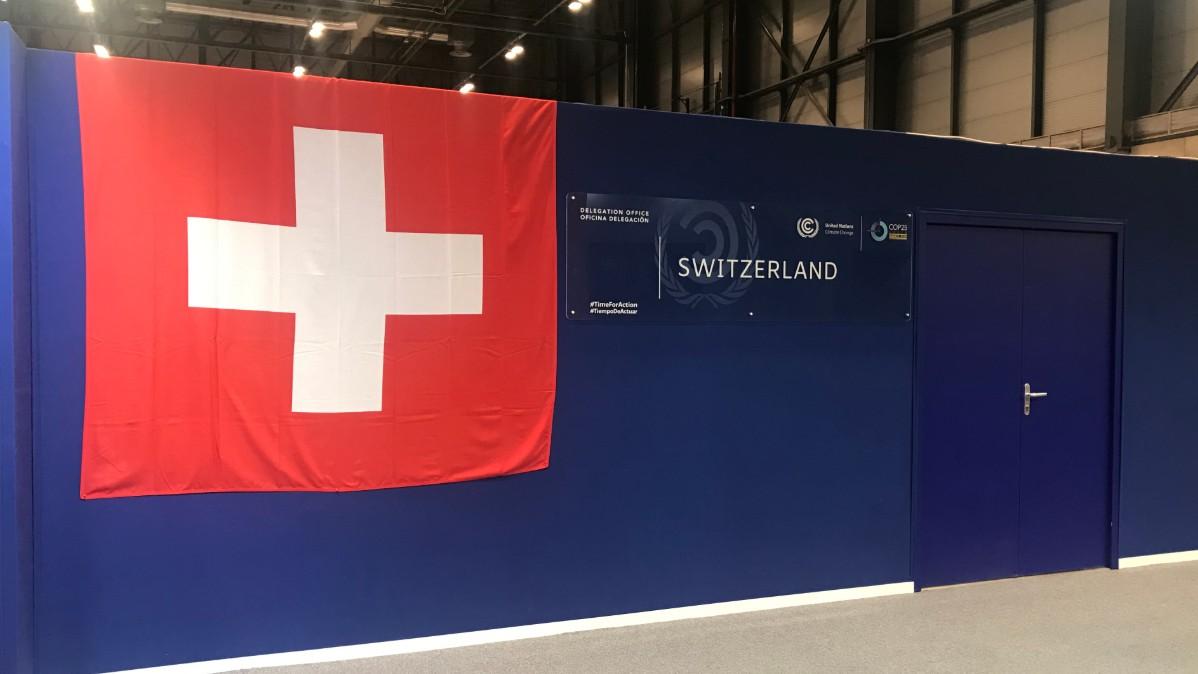 Tür zum Delegationszimmer der Schweizer Delegation