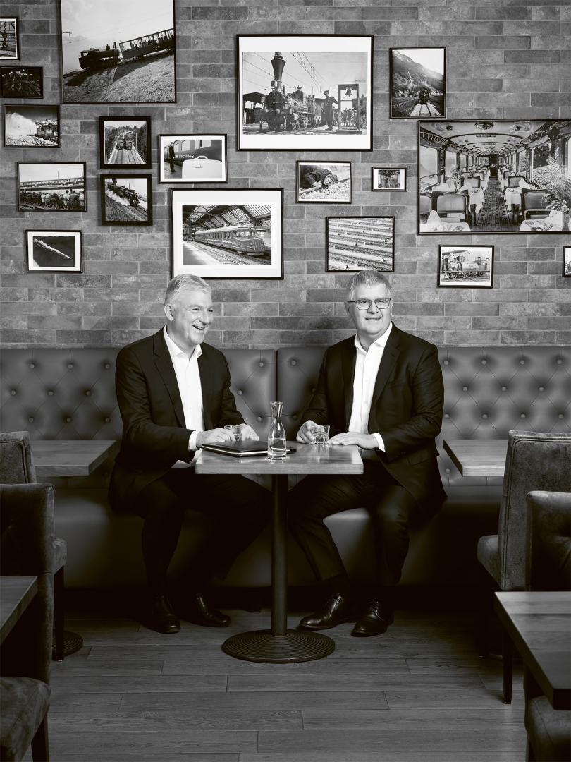 Stefan Mäder und Urs Arbter im Bahnhofbuffet Olten