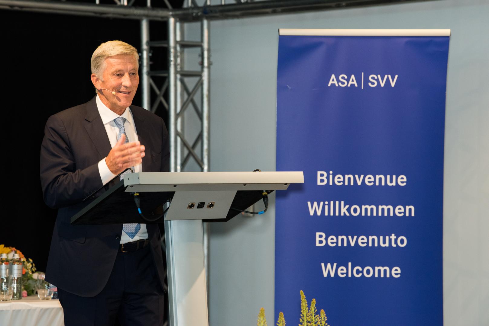 SVV-Präsident Dr. Rolf Dörig ist sichtlich erfreut über die zahlreichen Gäste am «Tag der Versicherer» 2021 im LAC in Lugano.