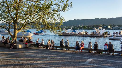 Menschen am See