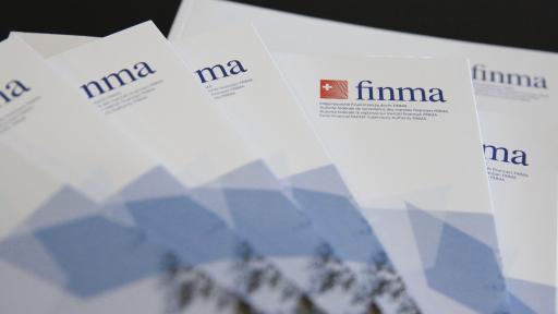 Medienfoto FINMA zeigt FINMA-Broschüren