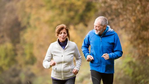 älteres Paar beim Jogging