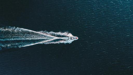 Boot im Ozean Jahresmagazin VIEW 2024